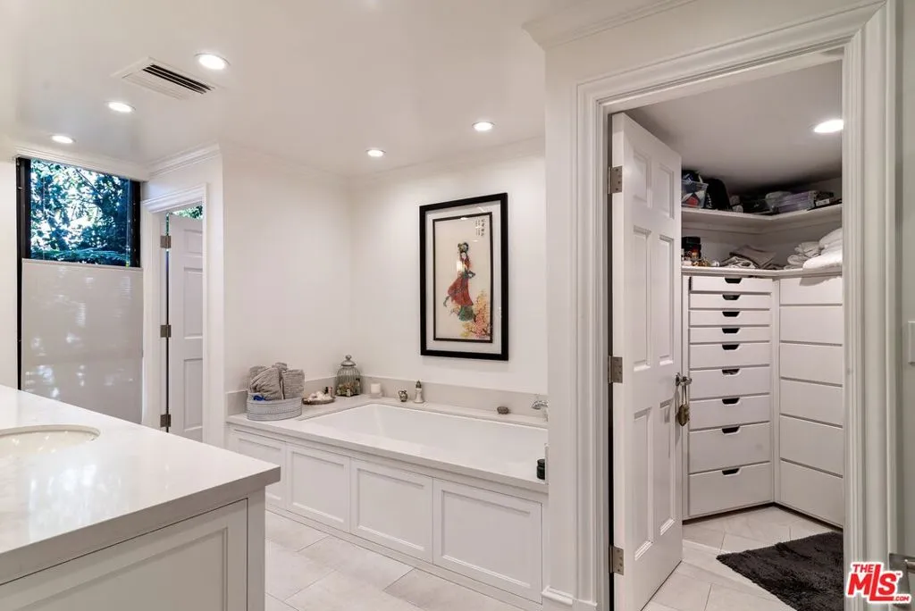 415 S Spalding Drive 102, Beverly Hills, California 90212 home-pic-10